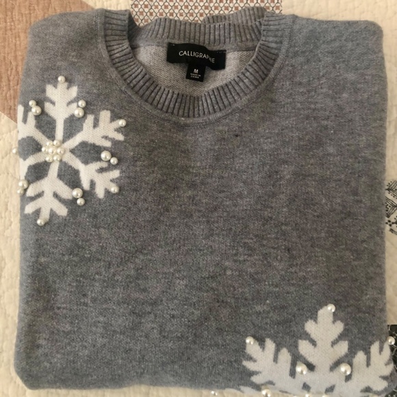 Faux Pearl Snowflake Calligraphie Sweater - Picture 5 of 9